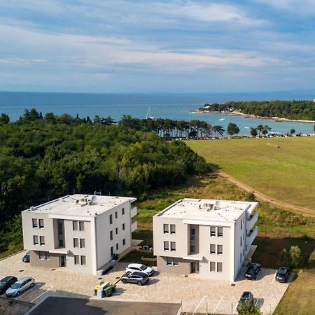Baden Resort Basanija, Umag-With Sea View, Parking And 300M From The Beach 外观 照片
