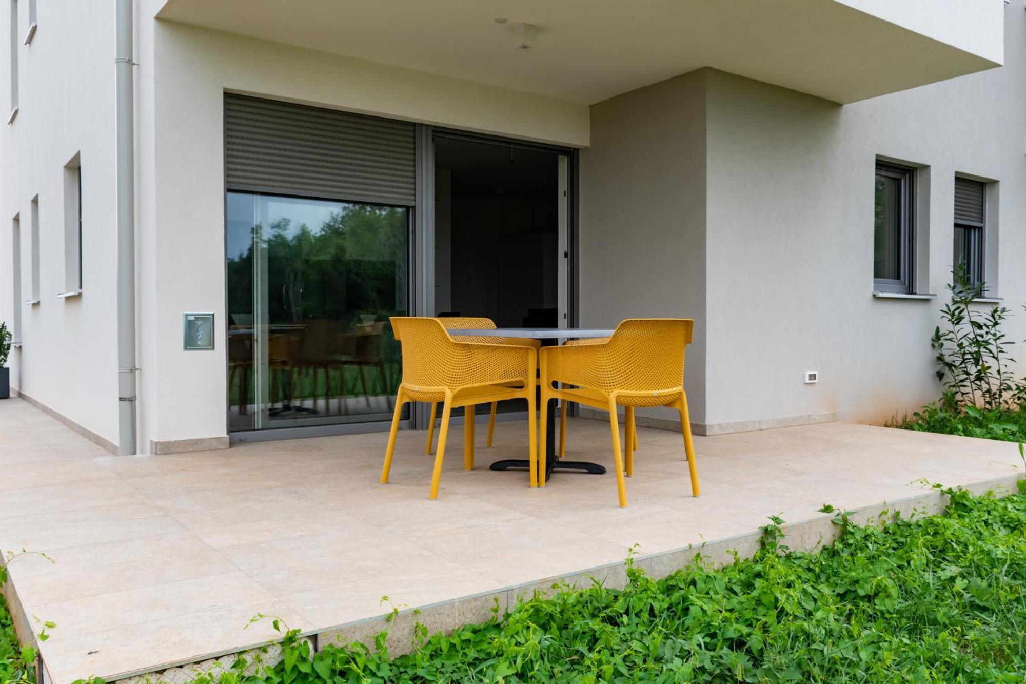 Baden Resort Basanija, Umag-With Sea View, Parking And 300M From The Beach 外观 照片