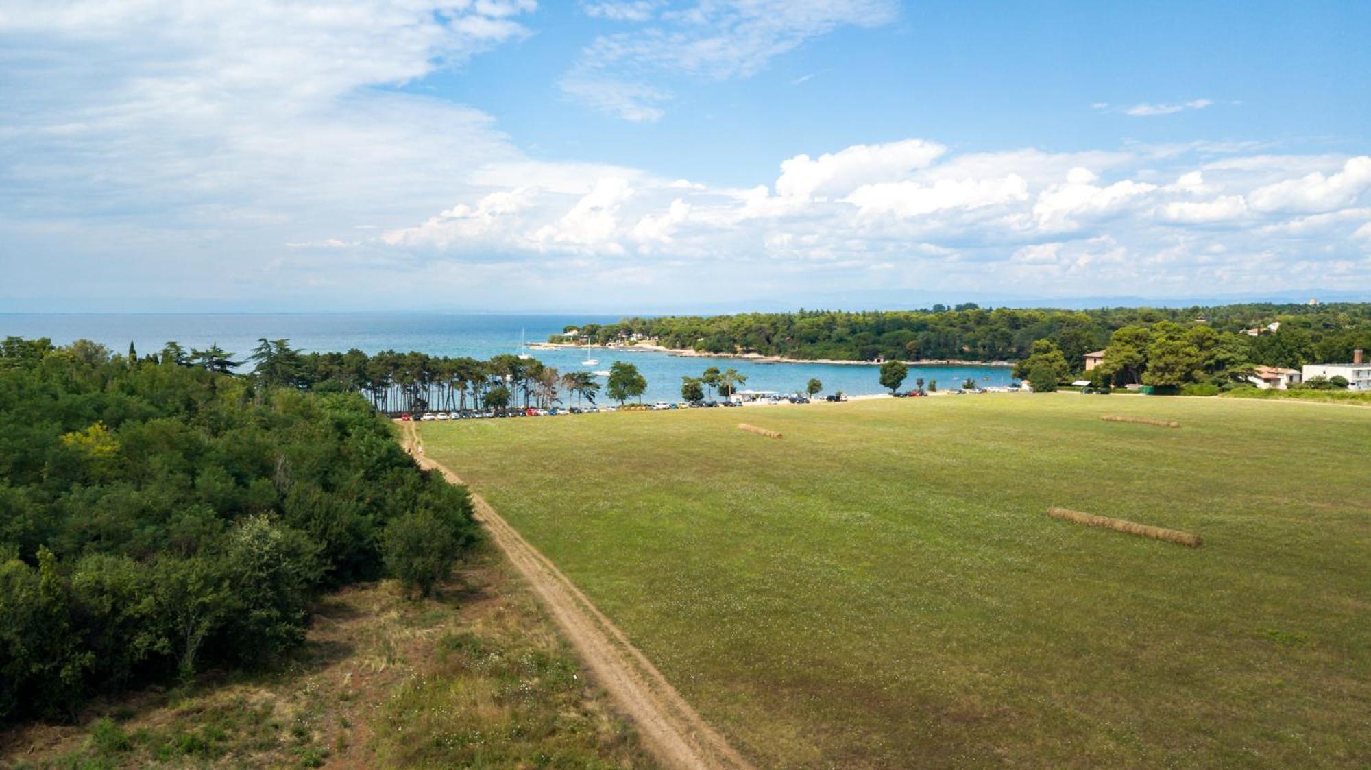 Baden Resort Basanija, Umag-With Sea View, Parking And 300M From The Beach 外观 照片