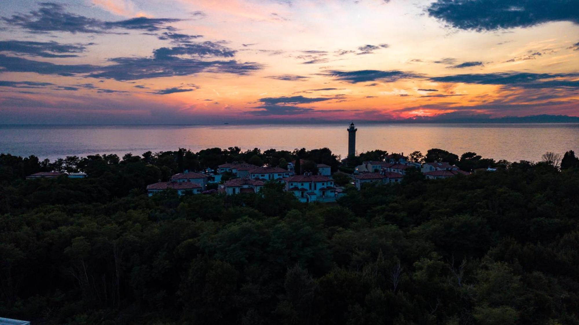 Baden Resort Basanija, Umag-With Sea View, Parking And 300M From The Beach 外观 照片