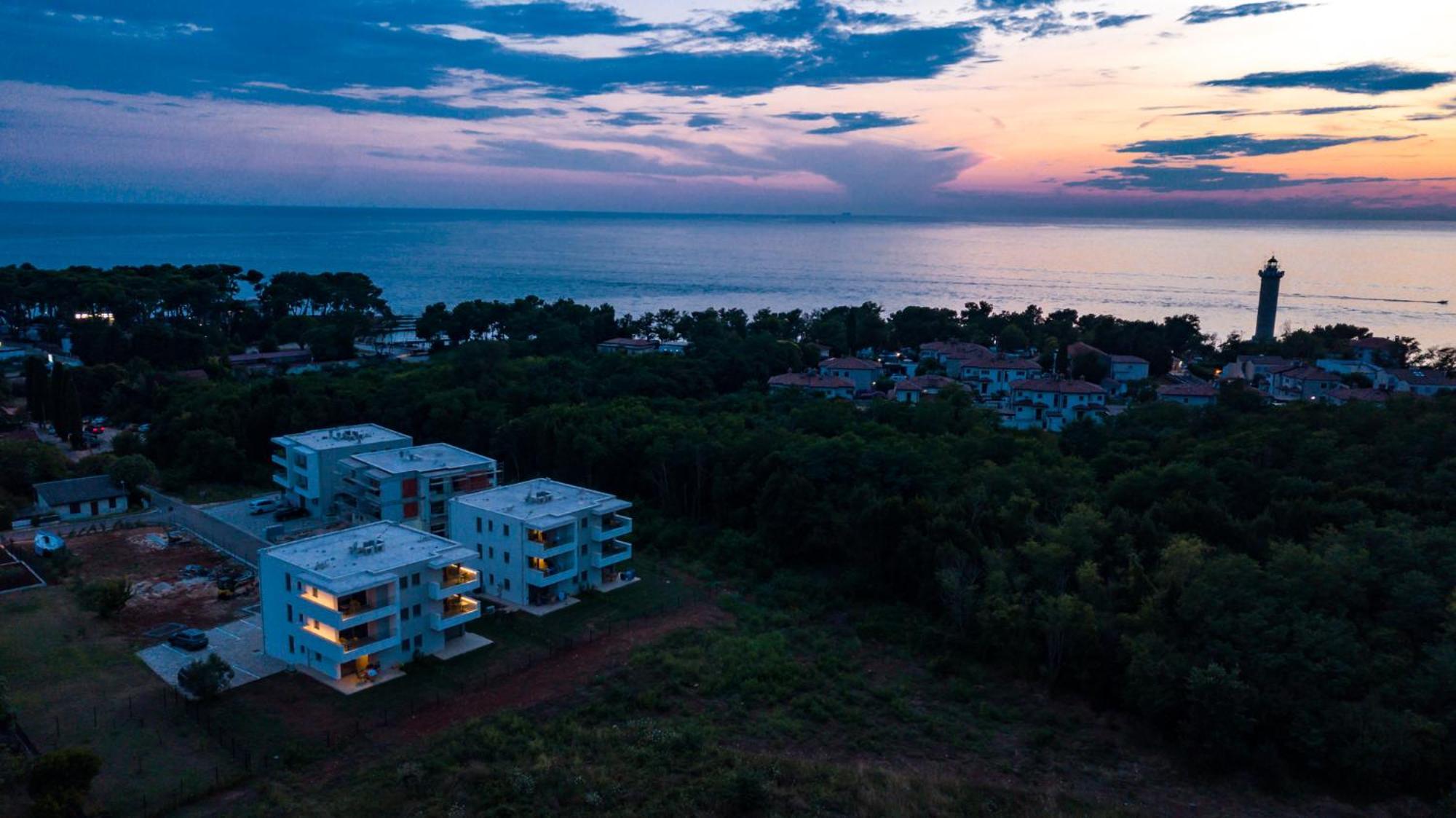 Baden Resort Basanija, Umag-With Sea View, Parking And 300M From The Beach 外观 照片